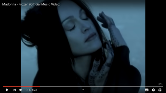 麦当娜在Frozen的MV中的表演，她手上的黑色海娜，据说是混合了美源牌染发剂绘成[6]